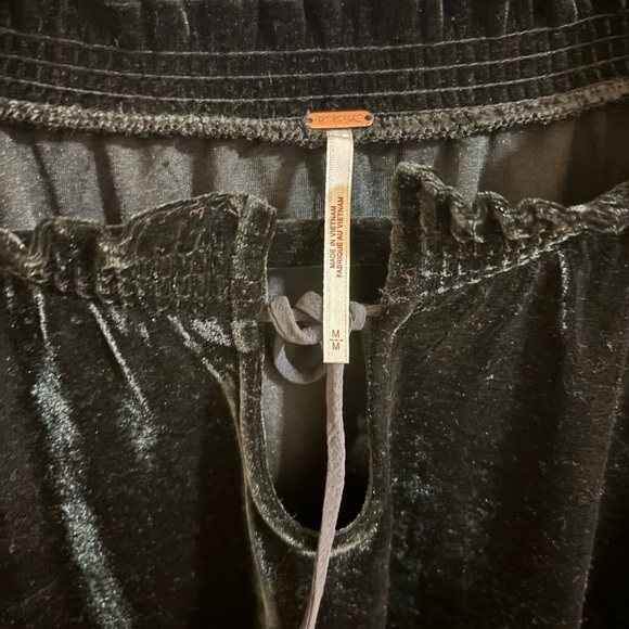 Free People Terese Velvet Top, Black Puff Short Sleeve Blouse, Size Medium - Picture 4 of 6